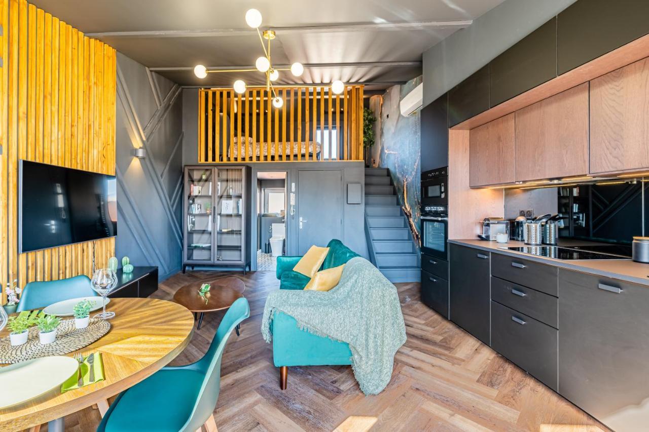 LOFT EN VILLE - Duplex Terrasse coeur historique avec vue dégagée&Parking souterrain Offert La Ciotat Esterno foto