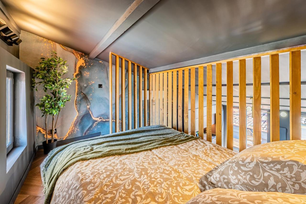 LOFT EN VILLE - Duplex Terrasse coeur historique avec vue dégagée&Parking souterrain Offert La Ciotat Esterno foto